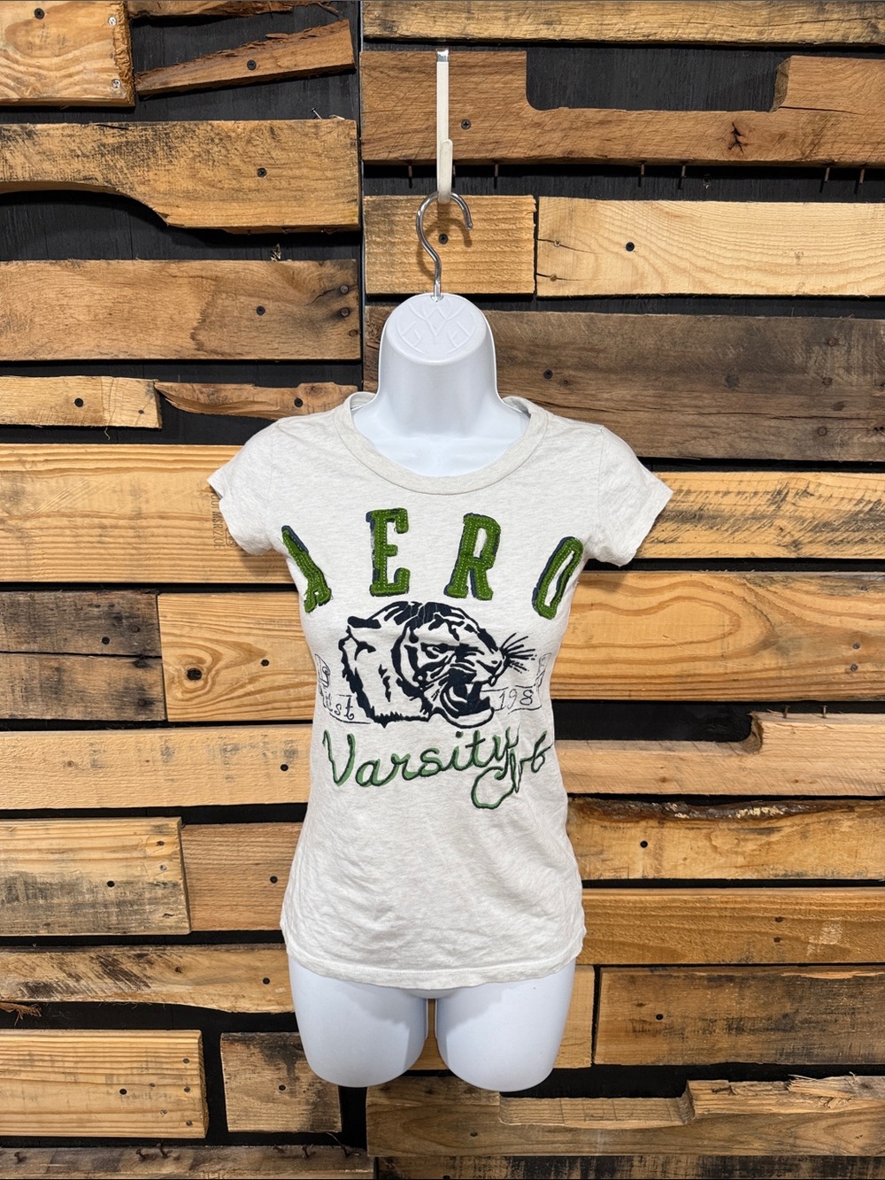 Y2K Aeropostale Varsity Tiger Graphic T-shirt‎ Size XS